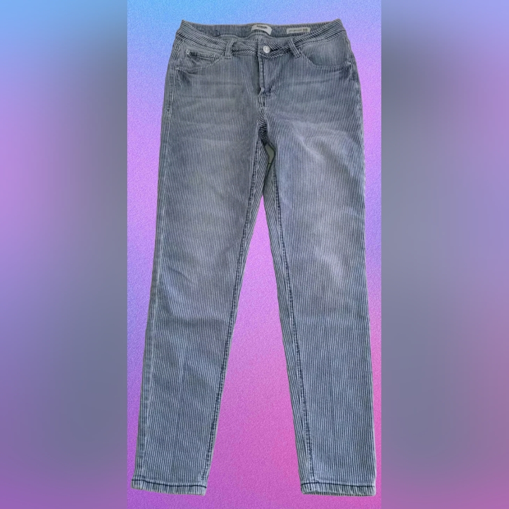 Kensie Jeans Women's Size 4/27 Effortless Ankle Mid Rise Blue White Pinstripe